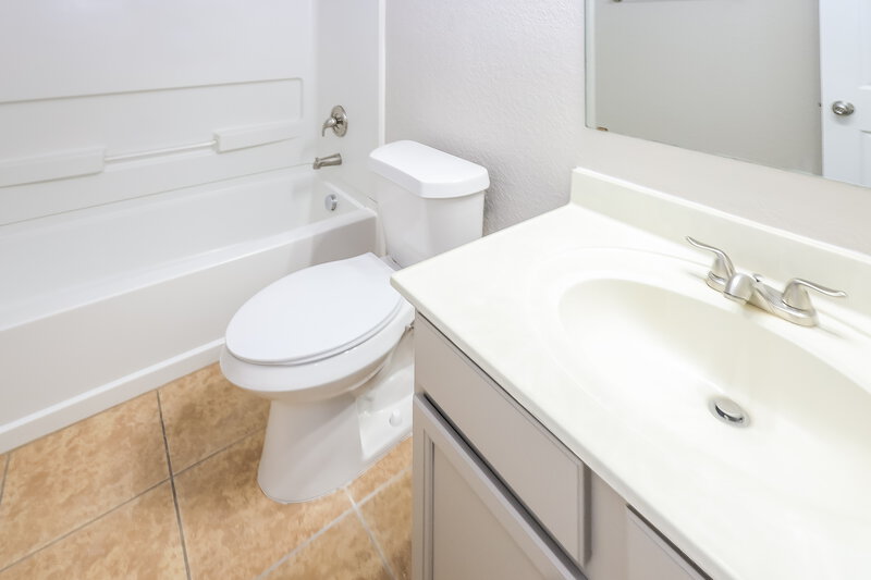 2,105/Mo, 10706 Rimfire Run Ln San Antonio, TX 78245 Bathroom View