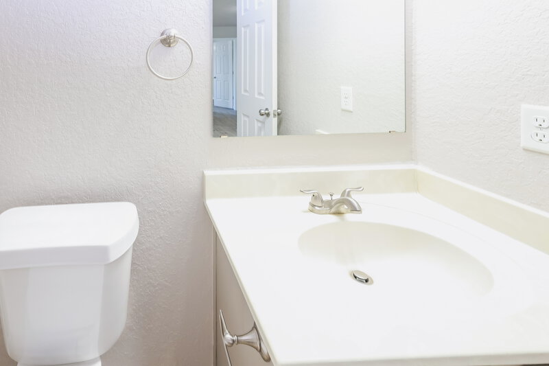 2,105/Mo, 10706 Rimfire Run Ln San Antonio, TX 78245 Bathroom View 2