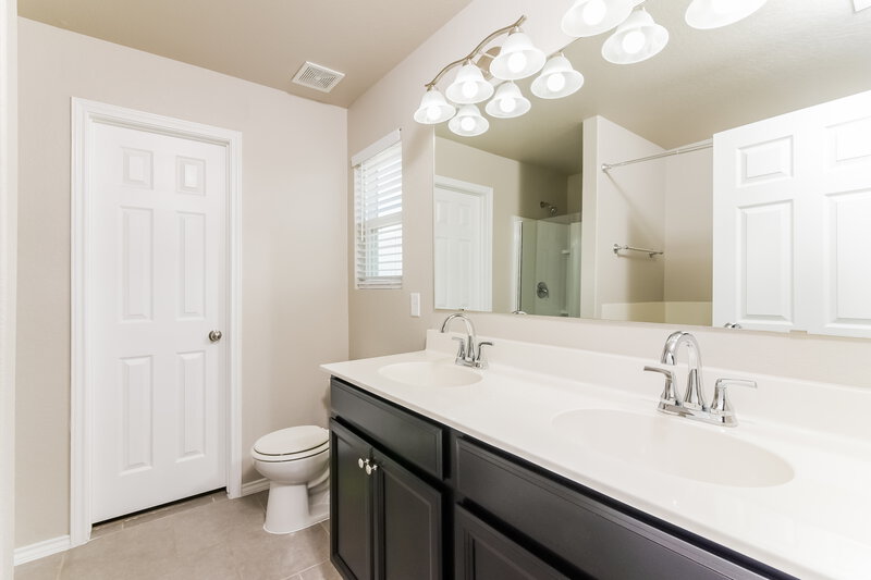 2,615/Mo, 11837 Silver Chase San Antonio, TX 78254 Bathroom View