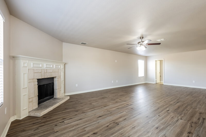 0/Mo, 125 Willow Wood Cibolo, TX 78108 Living Room View 2