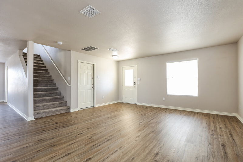 0/Mo, 125 Willow Wood Cibolo, TX 78108 Living Room View 3