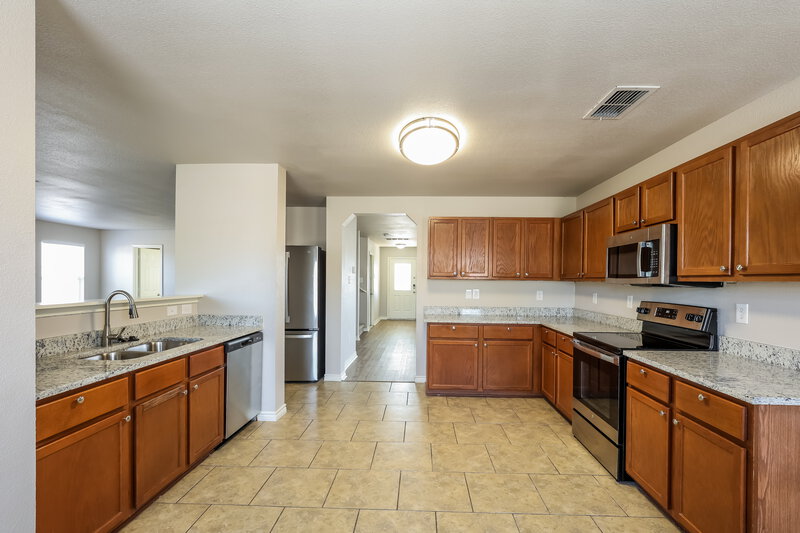 0/Mo, 125 Willow Wood Cibolo, TX 78108 Kitchen View
