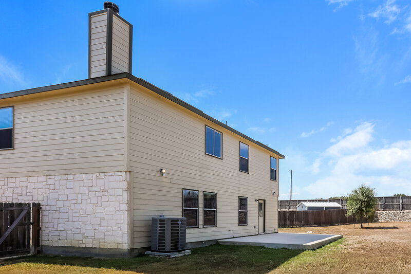 0/Mo, 125 Willow Wood Cibolo, TX 78108 Rear View 2