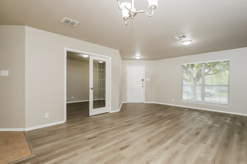 2,750/Mo, 7227 Sunrise Lk San Antonio, TX 78244 Dining Room View 2