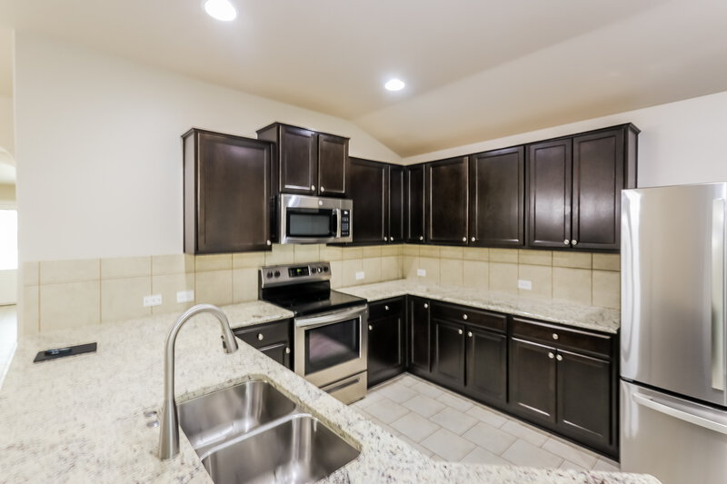 1,920/Mo, 12119 Sapphire Riv San Antonio, TX 78245 Kitchen View 2