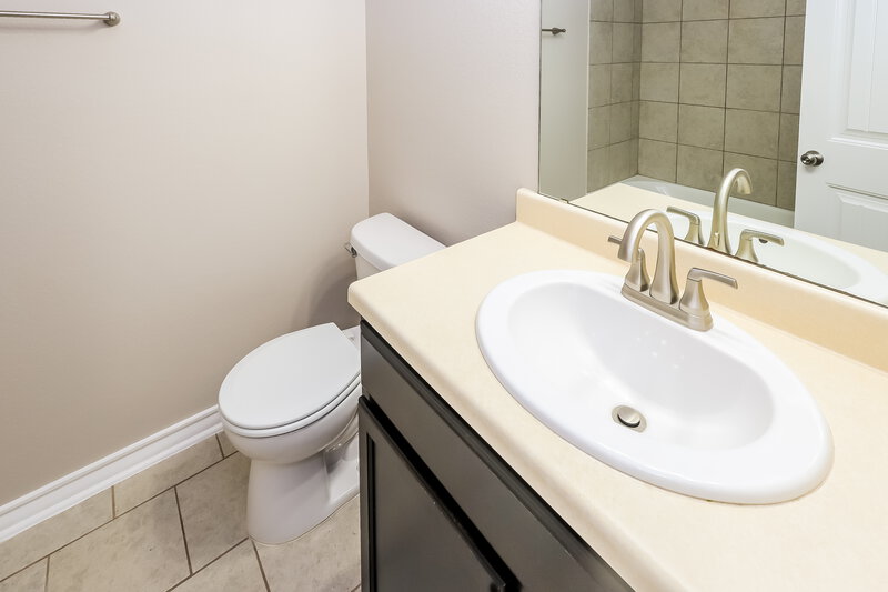 1,920/Mo, 12119 Sapphire Riv San Antonio, TX 78245 Bathroom View