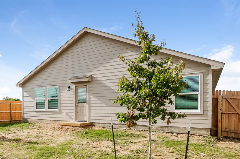1,985/Mo, 9427 Strand Ct San Antonio, TX 78245 Rear View 2