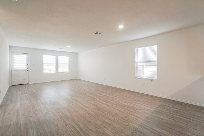 1,630/Mo, 5931 Poolside Park Converse, TX 78109 Living Room View