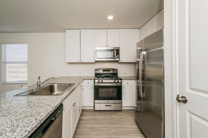 1,630/Mo, 5931 Poolside Park Converse, TX 78109 Kitchen View