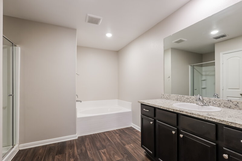1,915/Mo, 3889 Northaven Trl Canyon Lake, TX 78132 Main Bathroom View