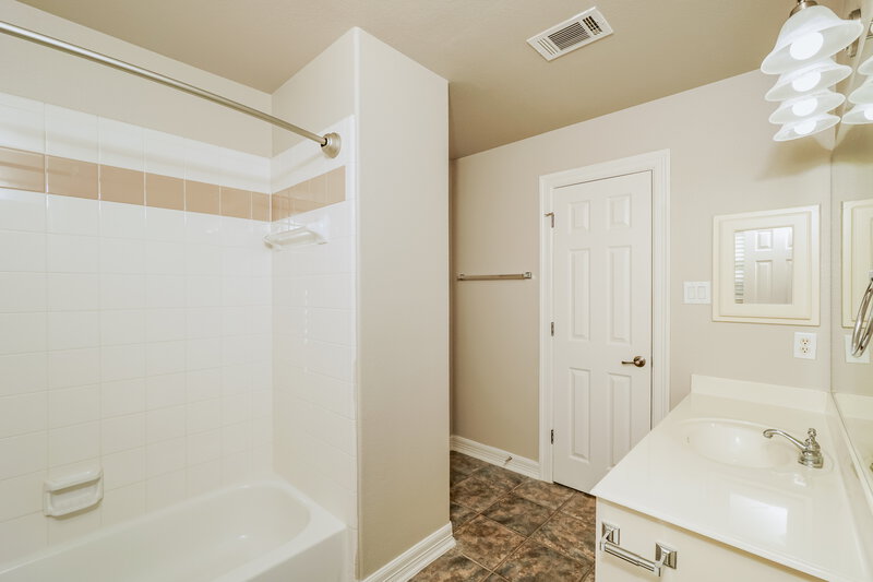 3,335/Mo, 18602 Crosstimber San Antonio, TX 78258 Bathroom View 2