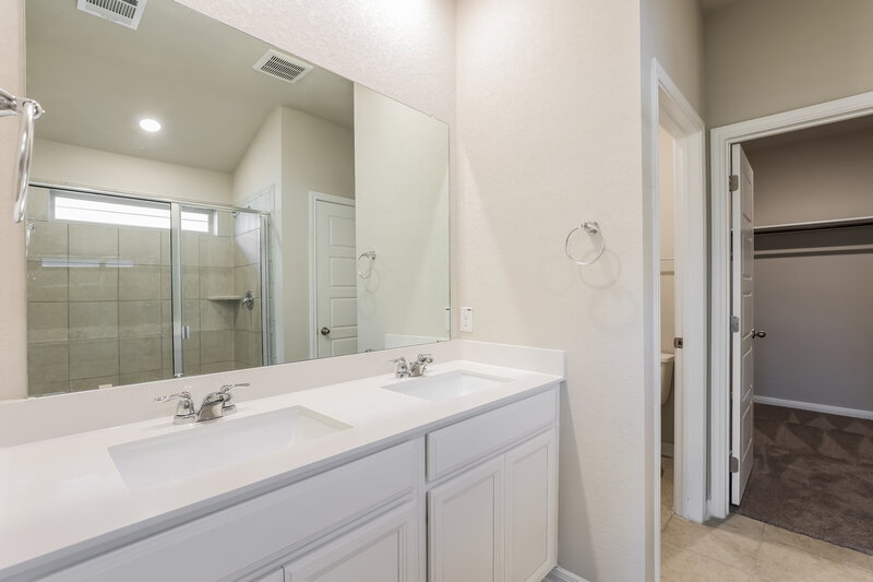 1,760/Mo, 1239 William Crst New Braunfels, TX 78130 Main Bathroom View