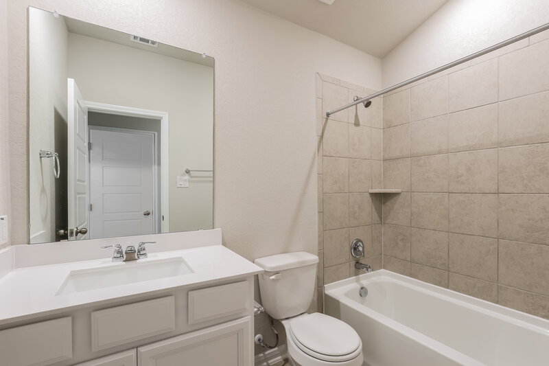 1,760/Mo, 1239 William Crst New Braunfels, TX 78130 Bathroom View