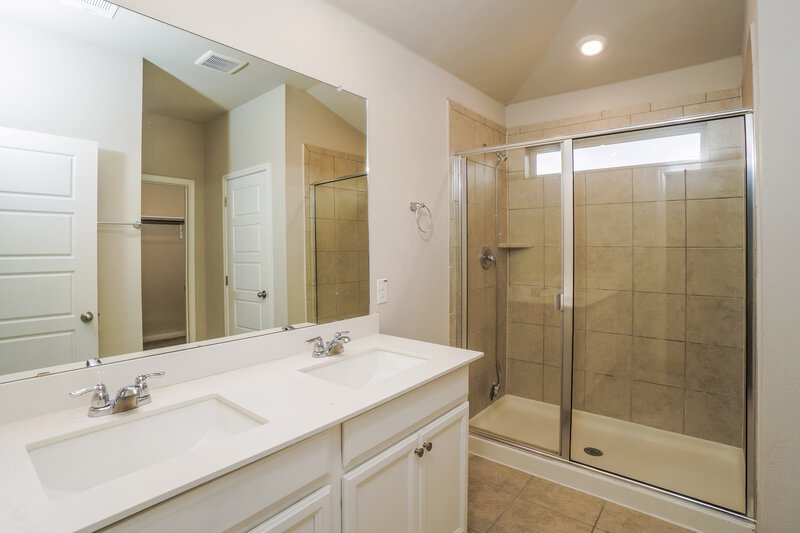 2,115/Mo, 1278 William Crst New Braunfels, TX 78130 Main Bathroom View