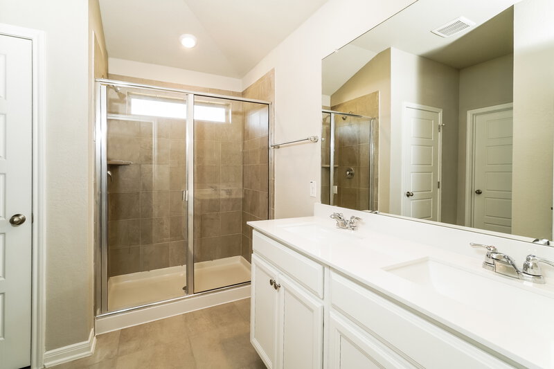 2,800/Mo, 1279 William Crst New Braunfels, TX 78130 Main Bathroom View