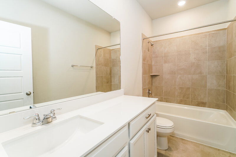 2,800/Mo, 1279 William Crst New Braunfels, TX 78130 Bathroom View