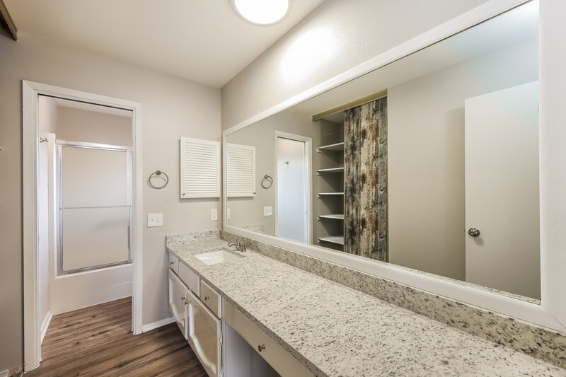 1,900/Mo, 8238 Meadow Post St San Antonio, TX 78251 Main Bathroom View