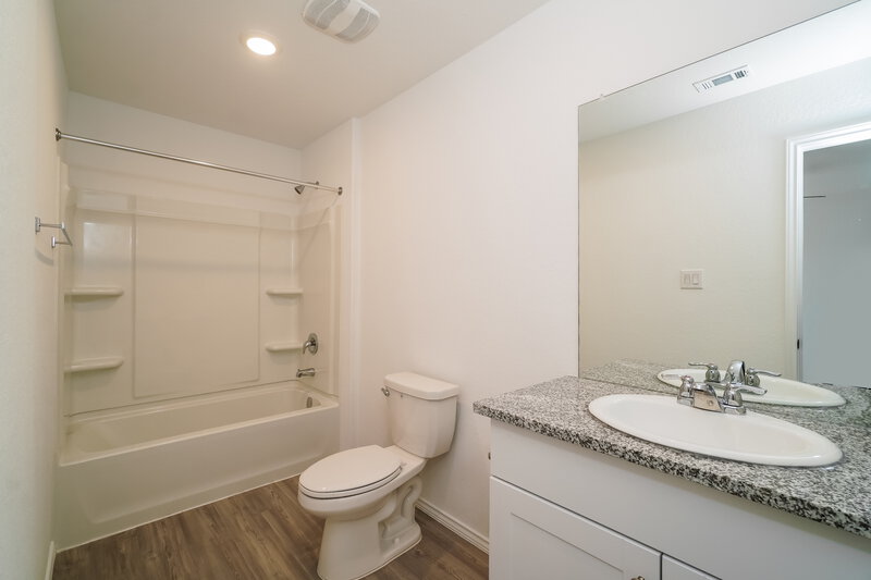 1,620/Mo, 13318 Savory Pl Saint Hedwig, TX 78152 Main Bathroom View