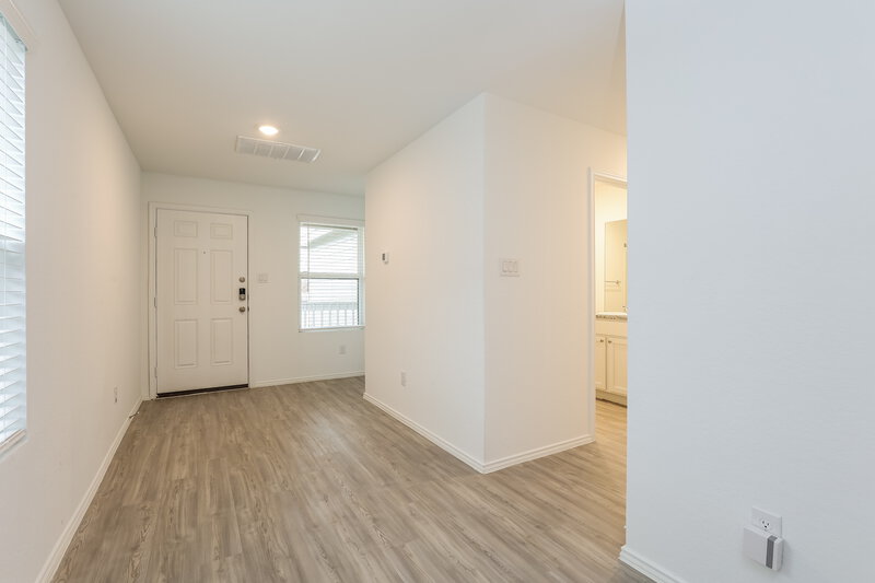 1,700/Mo, 10431 Canard Crst Converse, TX 78109 Foyer View