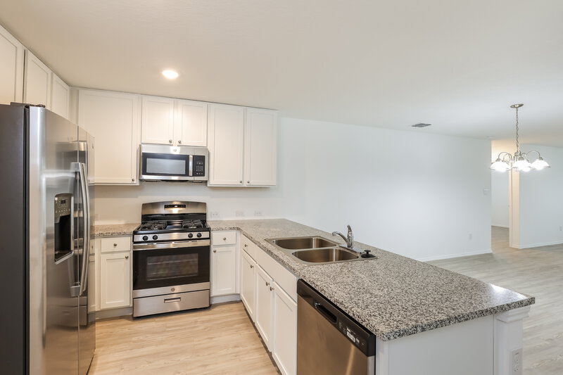 1,700/Mo, 10431 Canard Crst Converse, TX 78109 Kitchen View 3