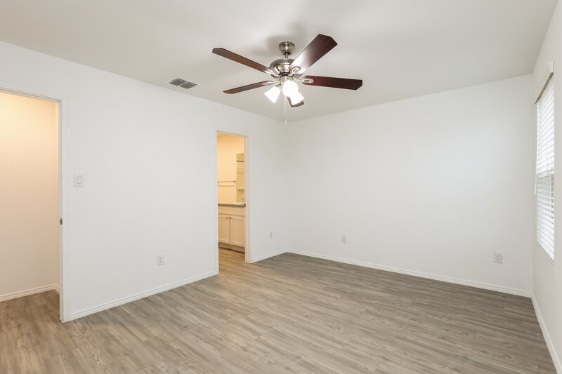 1,700/Mo, 10431 Canard Crst Converse, TX 78109 Main Bedroom View