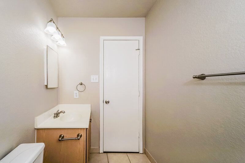 2,465/Mo, 1255 O Hara Dr San Antonio, TX 78251 Bathroom View