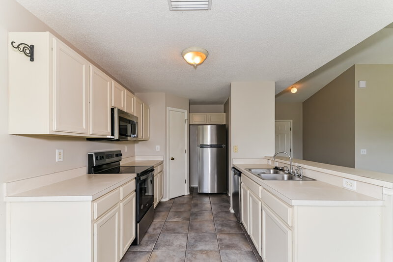 2,105/Mo, 11782 Shirburn Cir Parrish, FL 34219 Kitchen View