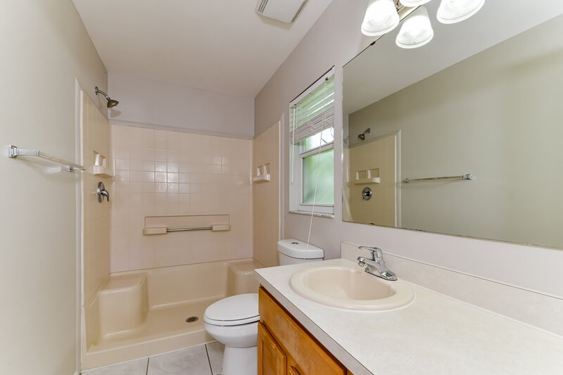 2,105/Mo, 11782 Shirburn Cir Parrish, FL 34219 Main Bathroom View