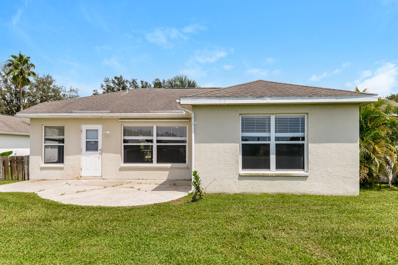 2,105/Mo, 11782 Shirburn Cir Parrish, FL 34219 Rear View
