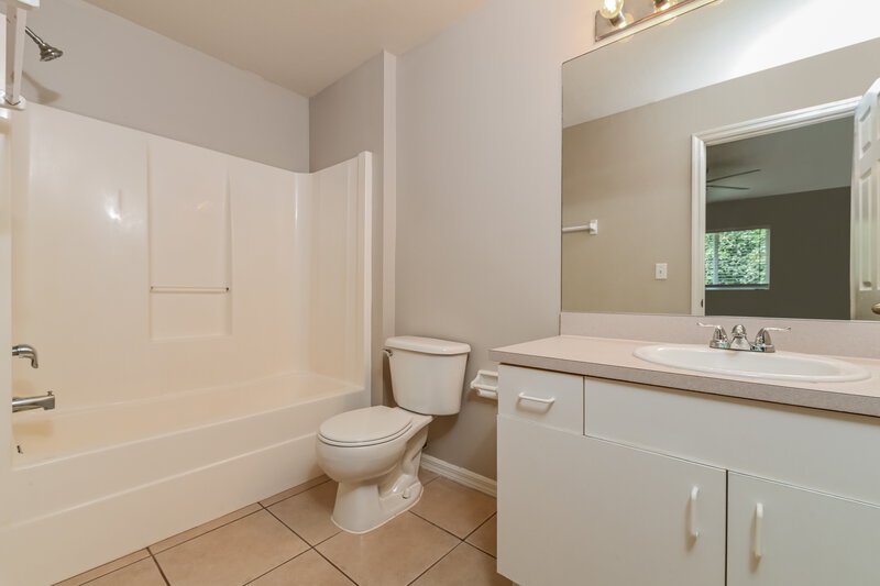2,760/Mo, 1733 SW 22nd Ln Cape Coral, FL 33991 Main Bathroom View