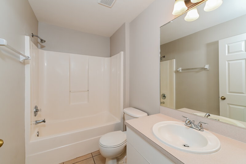 2,760/Mo, 1733 SW 22nd Ln Cape Coral, FL 33991 Bathroom View