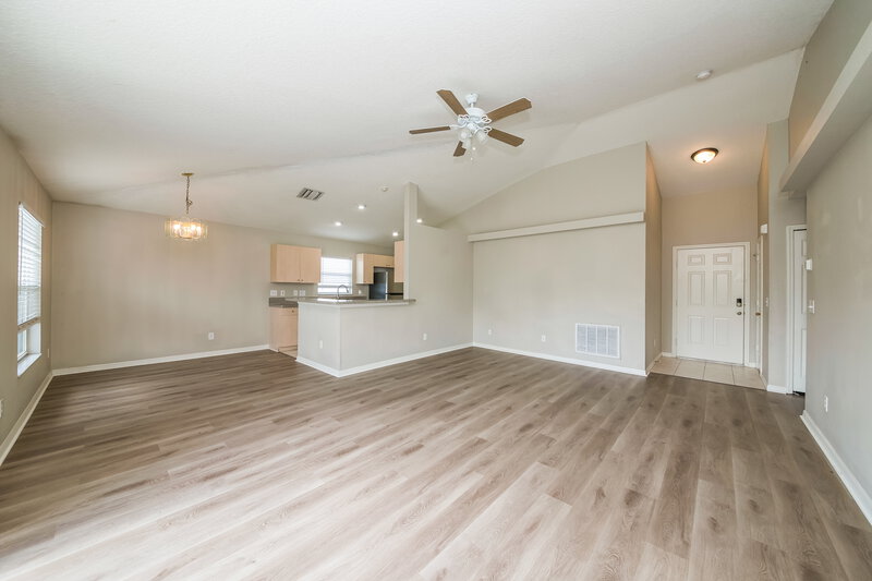 2,145/Mo, 6010 33rd Dr E Palmetto, FL 34221 Living Room View 2