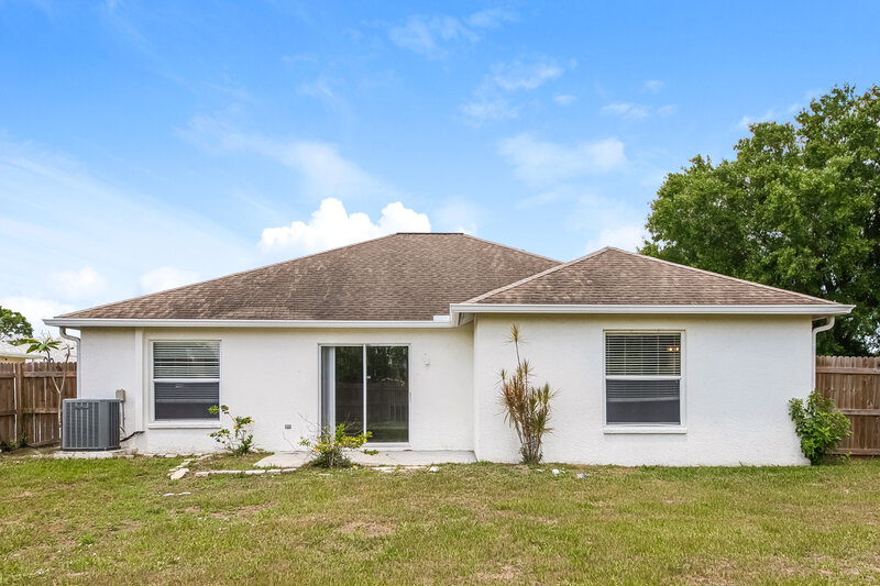 2,145/Mo, 6010 33rd Dr E Palmetto, FL 34221 Rear View