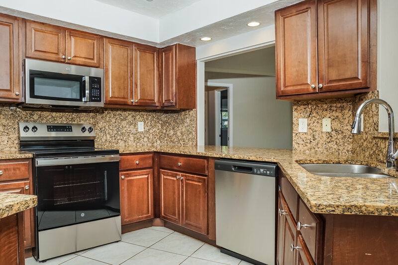 2,265/Mo, 4248 Dryden Cir Sarasota, FL 34241 Kitchen View