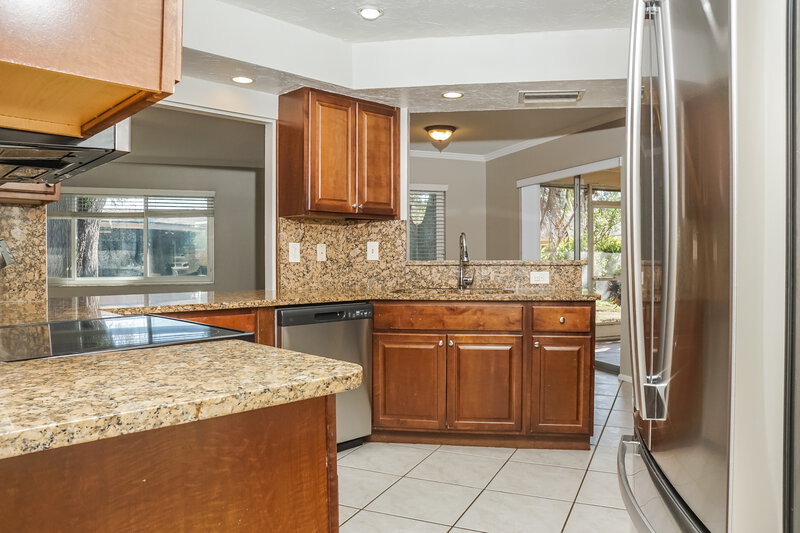 2,265/Mo, 4248 Dryden Cir Sarasota, FL 34241 Kitchen View 2