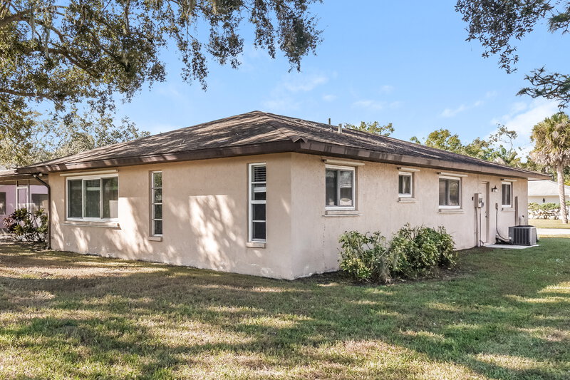 2,265/Mo, 4248 Dryden Cir Sarasota, FL 34241 Rear View