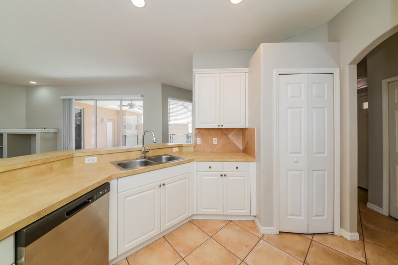 2,365/Mo, 1073 Whitegate Ct Sarasota, FL 34232 Kitchen View