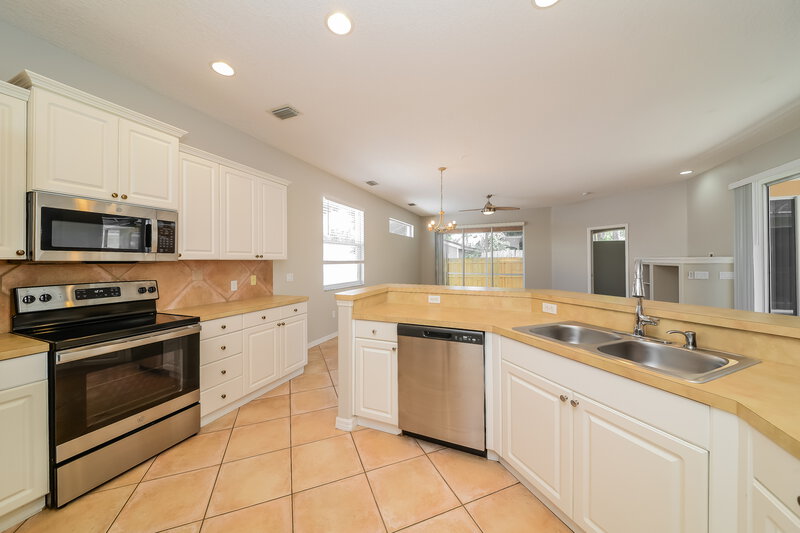 2,365/Mo, 1073 Whitegate Ct Sarasota, FL 34232 Kitchen View 2