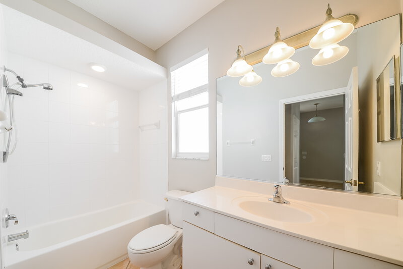 2,365/Mo, 1073 Whitegate Ct Sarasota, FL 34232 Bathroom View