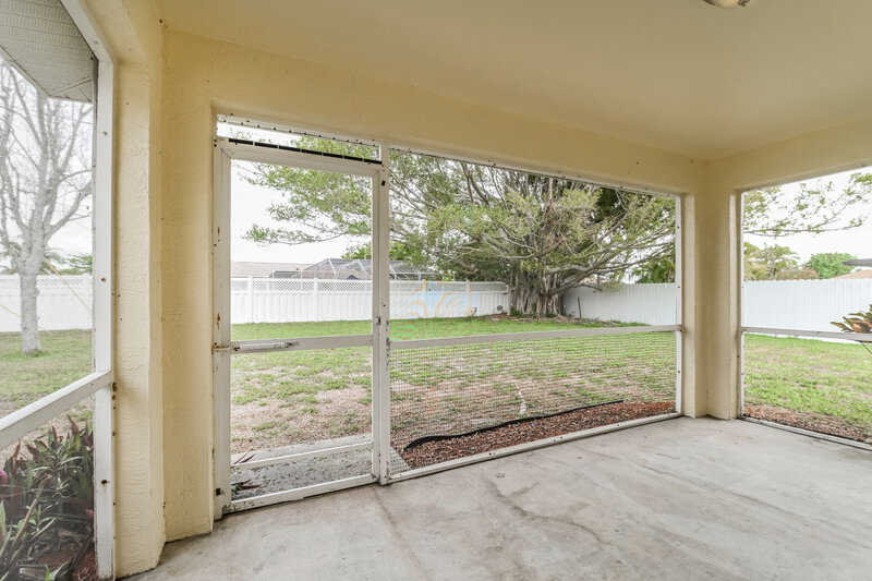 1,680/Mo, 923 SE 34th Ter Cape Coral, FL 33904 Sun Room View
