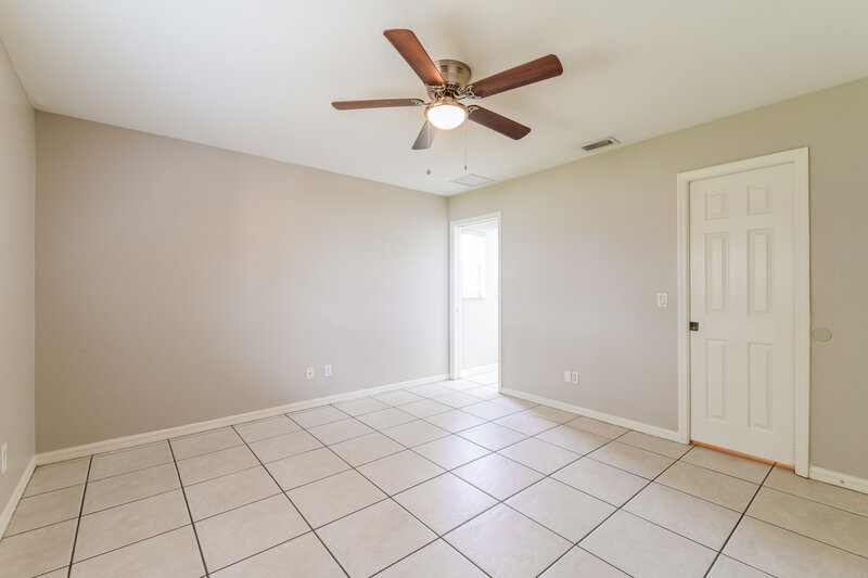 1,680/Mo, 923 SE 34th Ter Cape Coral, FL 33904 Main Bedroom View