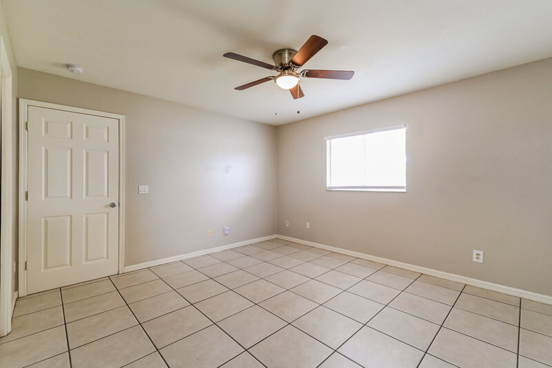 1,680/Mo, 923 SE 34th Ter Cape Coral, FL 33904 Main Bedroom View 2