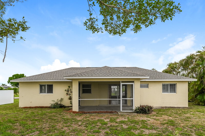 1,680/Mo, 923 SE 34th Ter Cape Coral, FL 33904 Rear View