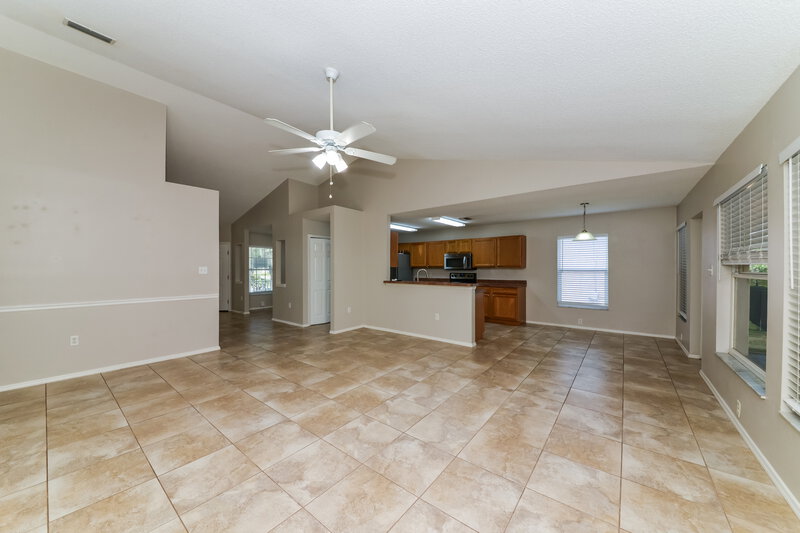 2,760/Mo, 11022 4th Ave E Bradenton, FL 34212 Living Room View 2