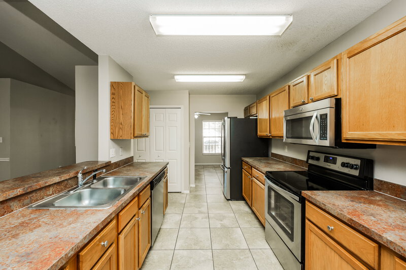 2,505/Mo, 11022 4th Ave E Bradenton, FL 34212 Kitchen View