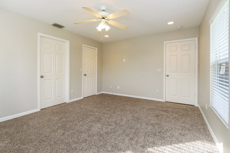 2,580/Mo, 1413 SW 11th Pl Cape Coral, FL 33991 Living Room View 2