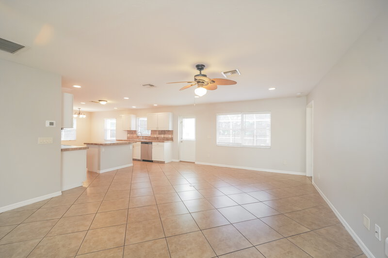 2,220/Mo, 1413 SW 11th Pl Cape Coral, FL 33991 Living Room View