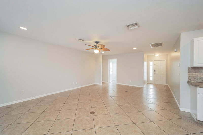 2,220/Mo, 1413 SW 11th Pl Cape Coral, FL 33991 Living Room View 2