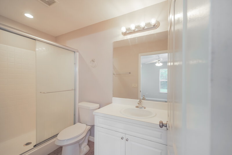 2,220/Mo, 1413 SW 11th Pl Cape Coral, FL 33991 Main Bathroom View