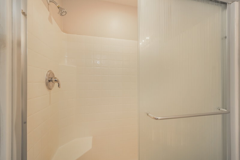 2,220/Mo, 1413 SW 11th Pl Cape Coral, FL 33991 Main Bathroom View 2